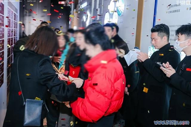 招商·翎雲阁开盘现场实拍图